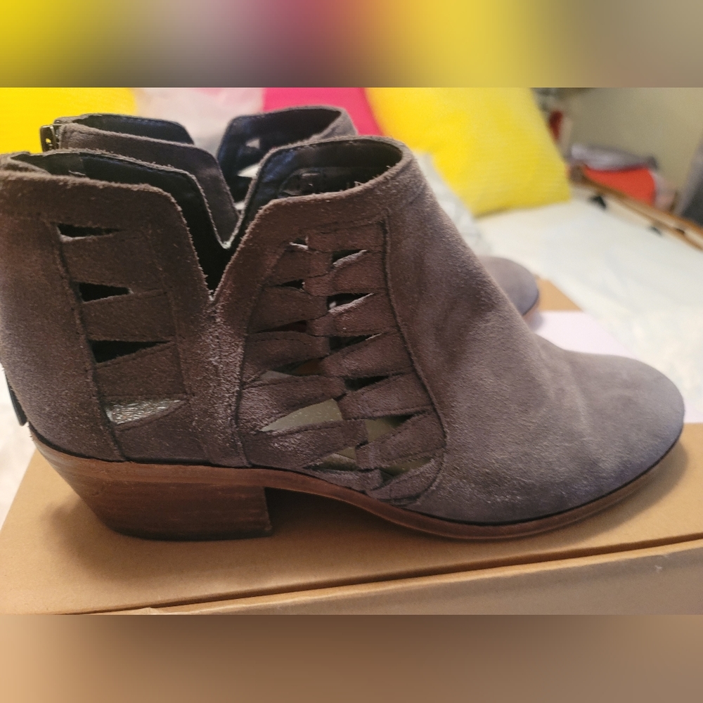 Vince Camuto Peera Cutout Ankle Bootie Boots Suede Leather Graystone